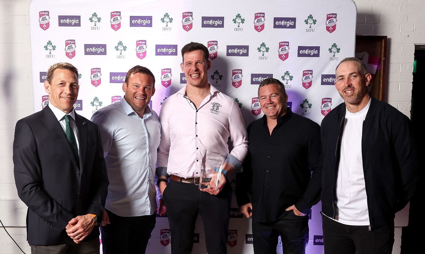Kevin O’Flaherty of Nenagh Ormond, Energia All-Ireland League Men’s Division 1B Player of the Year 2024/25 with Ireland’s Women’s Head Coach Scott Bemand, Women’s Scrum Coach Denis Fogarty, National Scrum Coach John Fogarty and Men’s Backs Coach Andrew Goodman