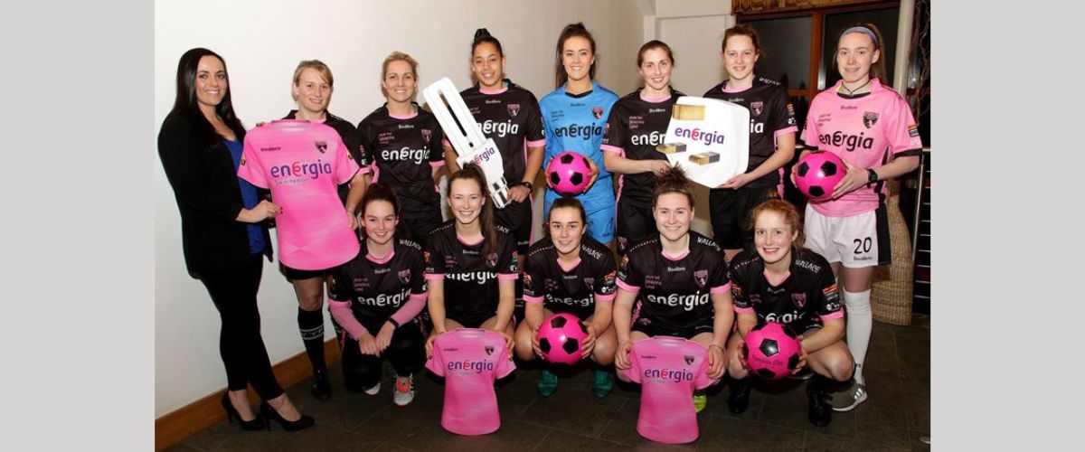 Dee Hurley of Energia (left), with members of the Wexford Youths Women foot